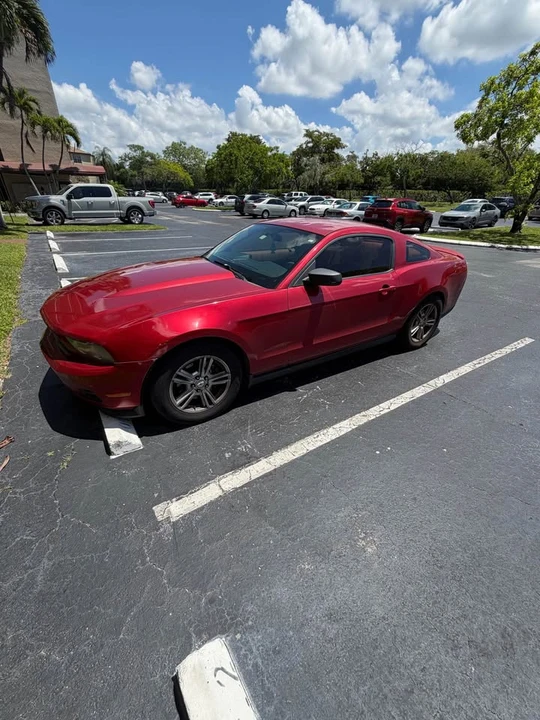 2011 Ford S197 Mustang - Image 2 of 5