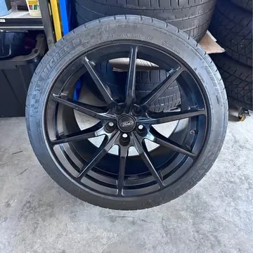 Shelby Mustang Shelby GT350 Wheels and Michelin Tires