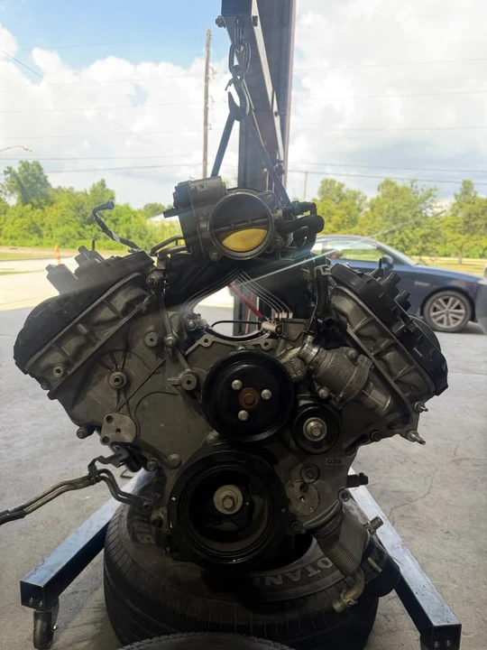 Parts & Memorabilia Engines - Image 3 of 9