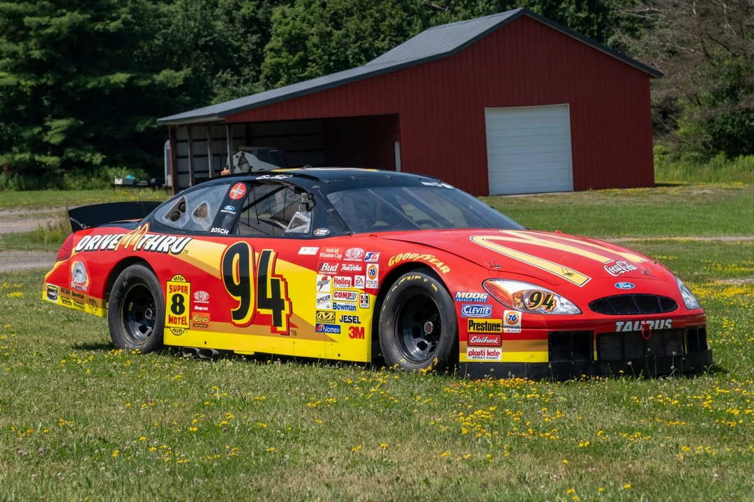 Ford Taurus - Image 1 of 31