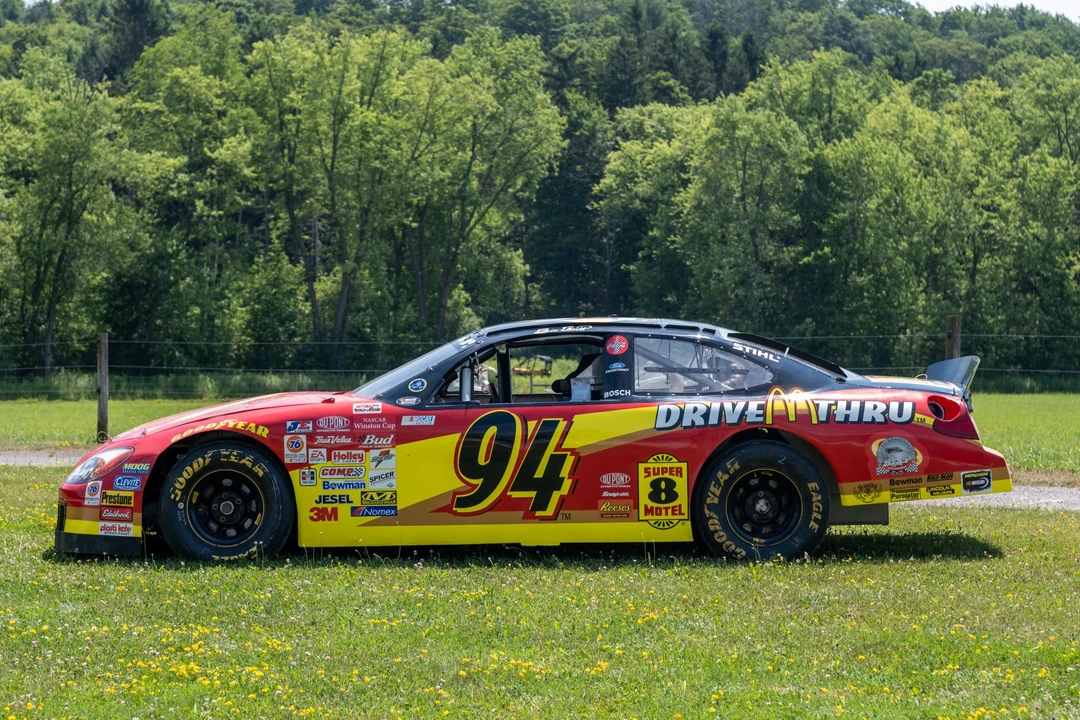 Ford Taurus - Image 8 of 31