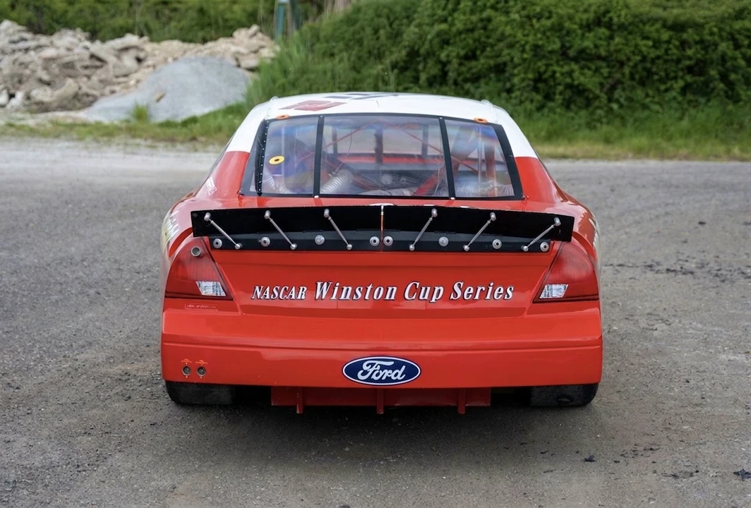 Ford Taurus - Image 9 of 31