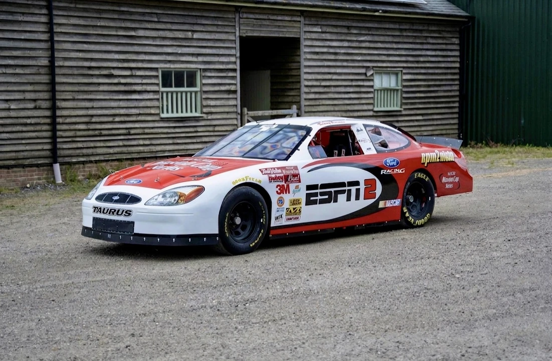 Ford Taurus - Image 5 of 31