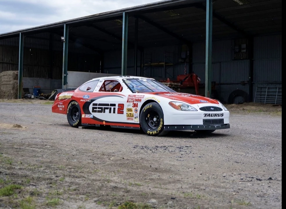 Ford Taurus - Image 2 of 31