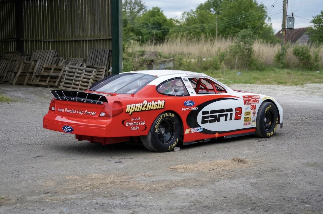 Ford Taurus - Image 10 of 31
