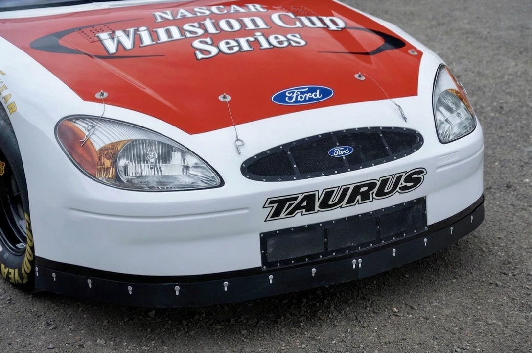 Ford Taurus - Image 12 of 31