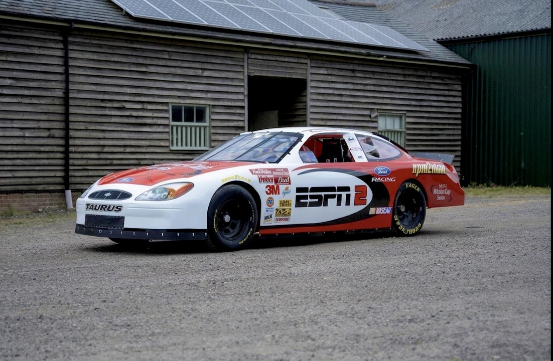 Ford Taurus - Image 6 of 31