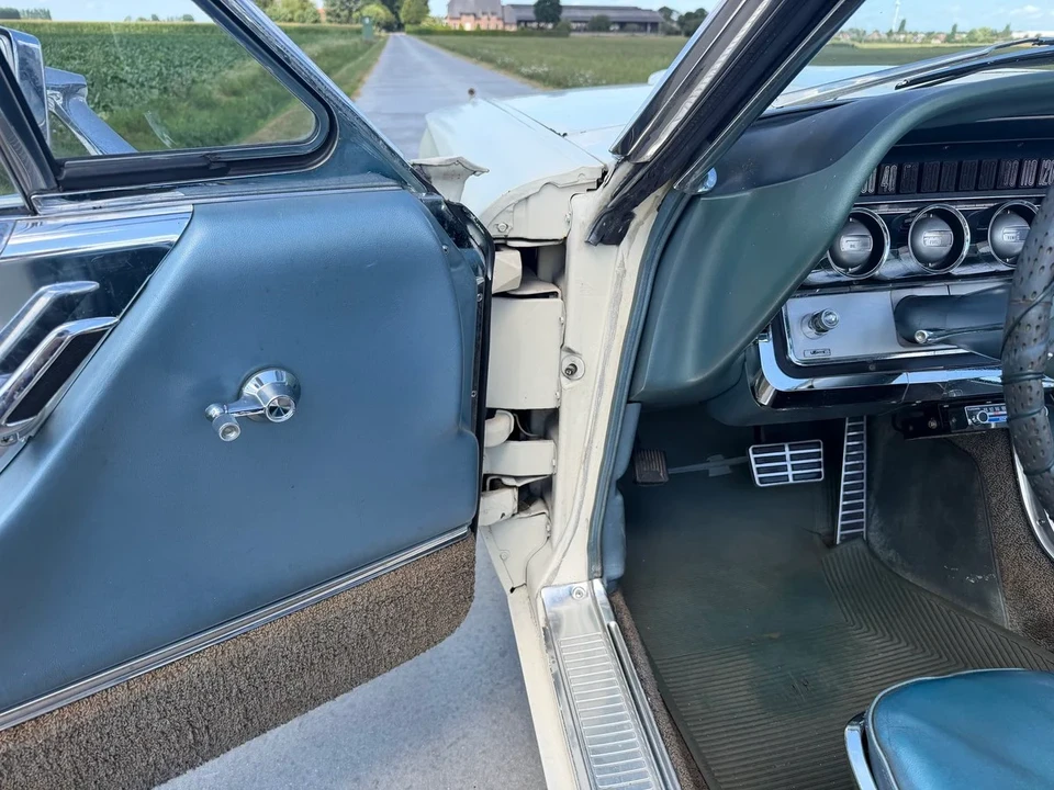 1964 Ford Thunderbird 4th Gen - Image 25 of 31