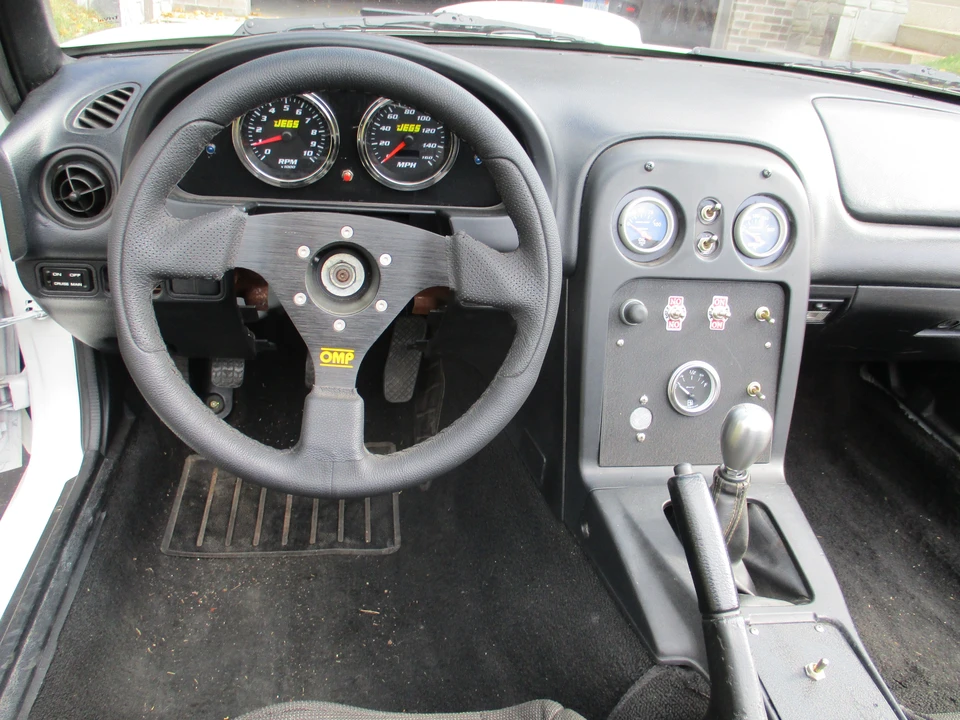 1994 Mazda NA MX-5 Miata - Image 26 of 31
