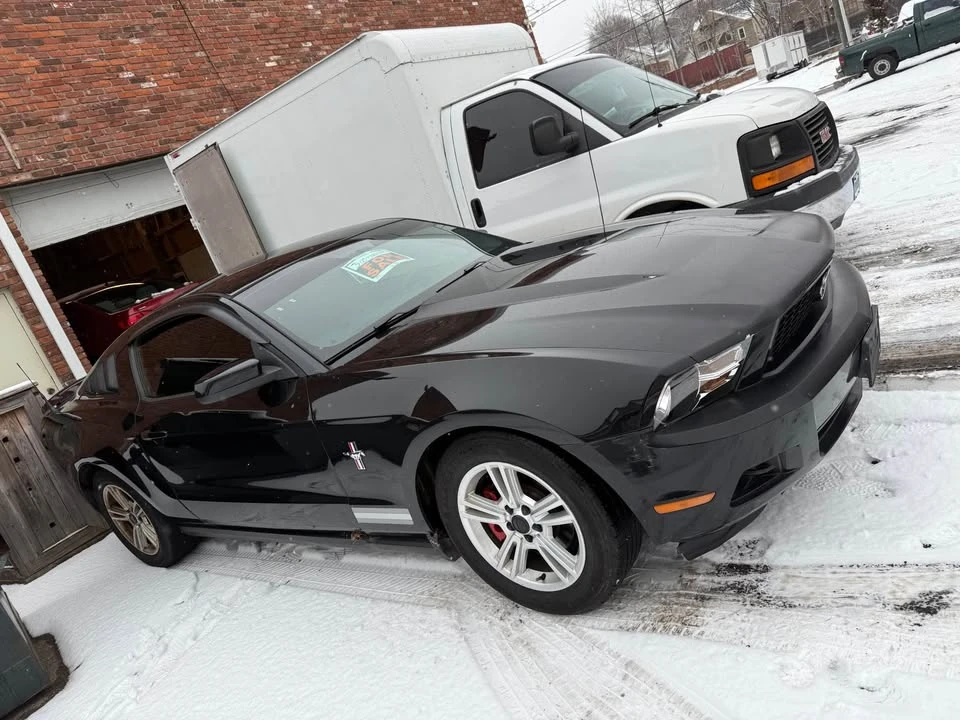 2011 Ford S197 Mustang - Image 2 of 7