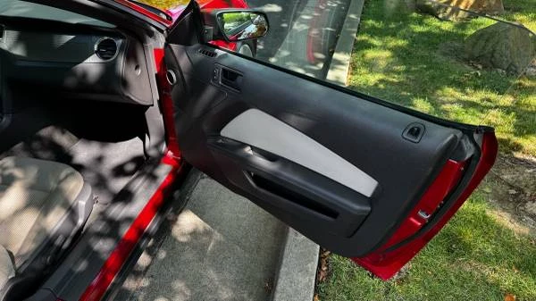 2012 Ford S197 Mustang - Image 11 of 14