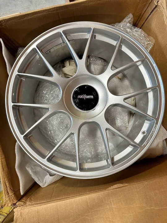 Parts & Memorabilia Other Wheels - Image 3 of 5