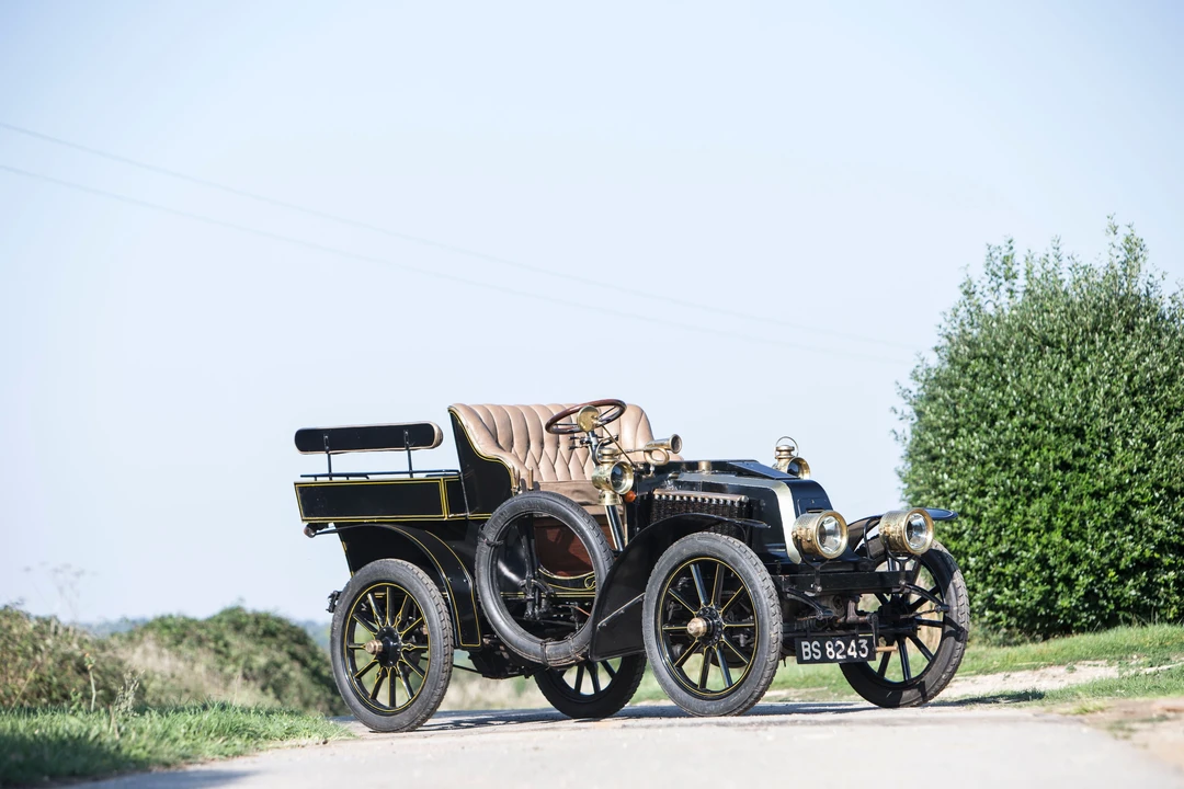 1903 Renault - Image 1 of 31