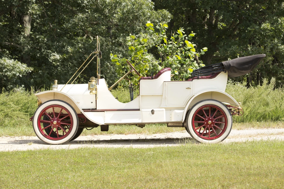 1910 White - Image 2 of 28