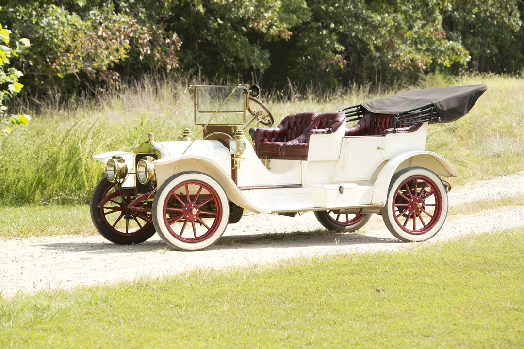 1910 White - Image 3 of 28