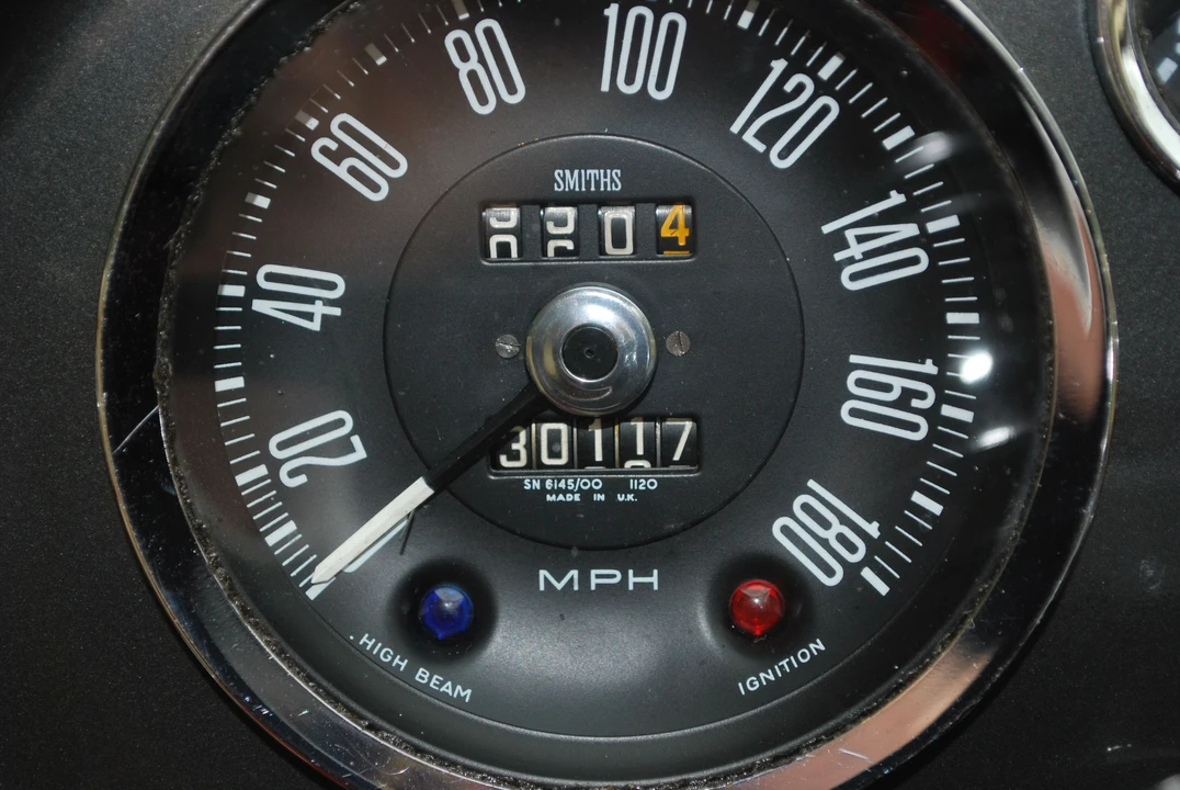 1969 Aston Martin DB6 - Image 8 of 12