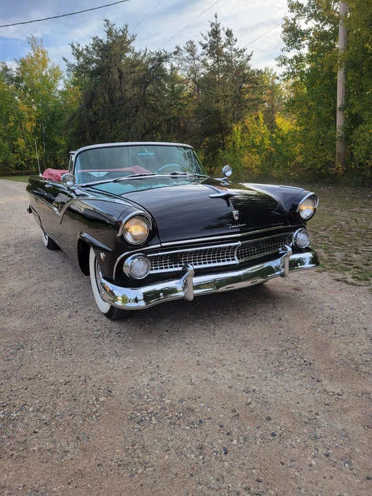 1955 Ford Fairlane 1st Gen - Image 9 of 31