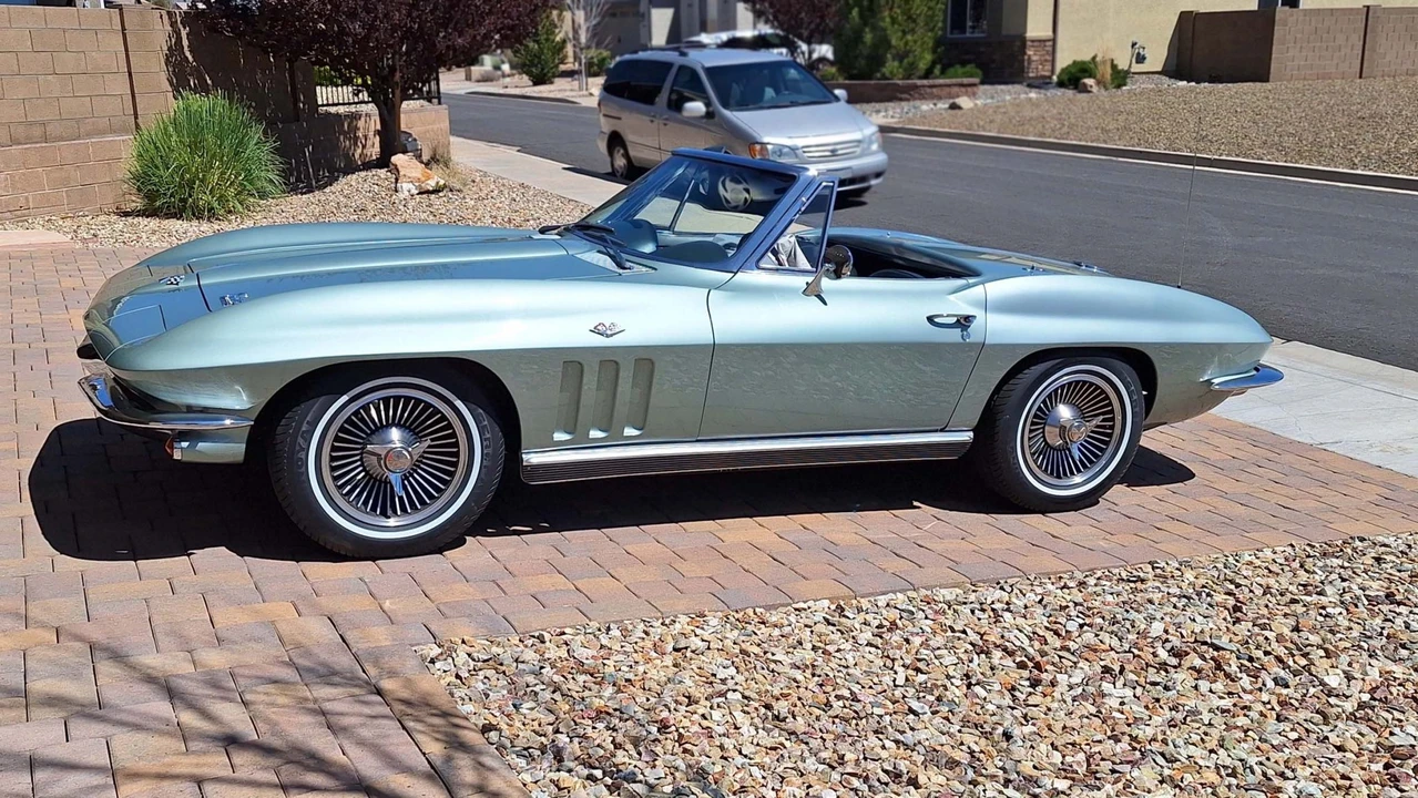 1966 Chevrolet Corvette C2 - Image 10 of 31