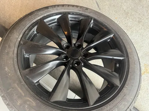 Parts & Memorabilia Four Michelin X-Ice Snow Tires + Black Alloy Rims