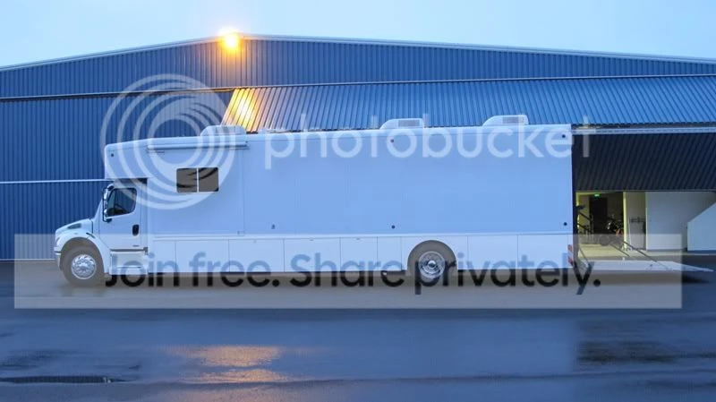 2004 Freightliner - Image 2 of 4