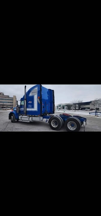 2005 Freightliner - Image 7 of 8