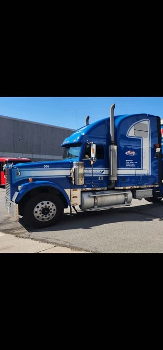 2005 Freightliner - Image 8 of 8