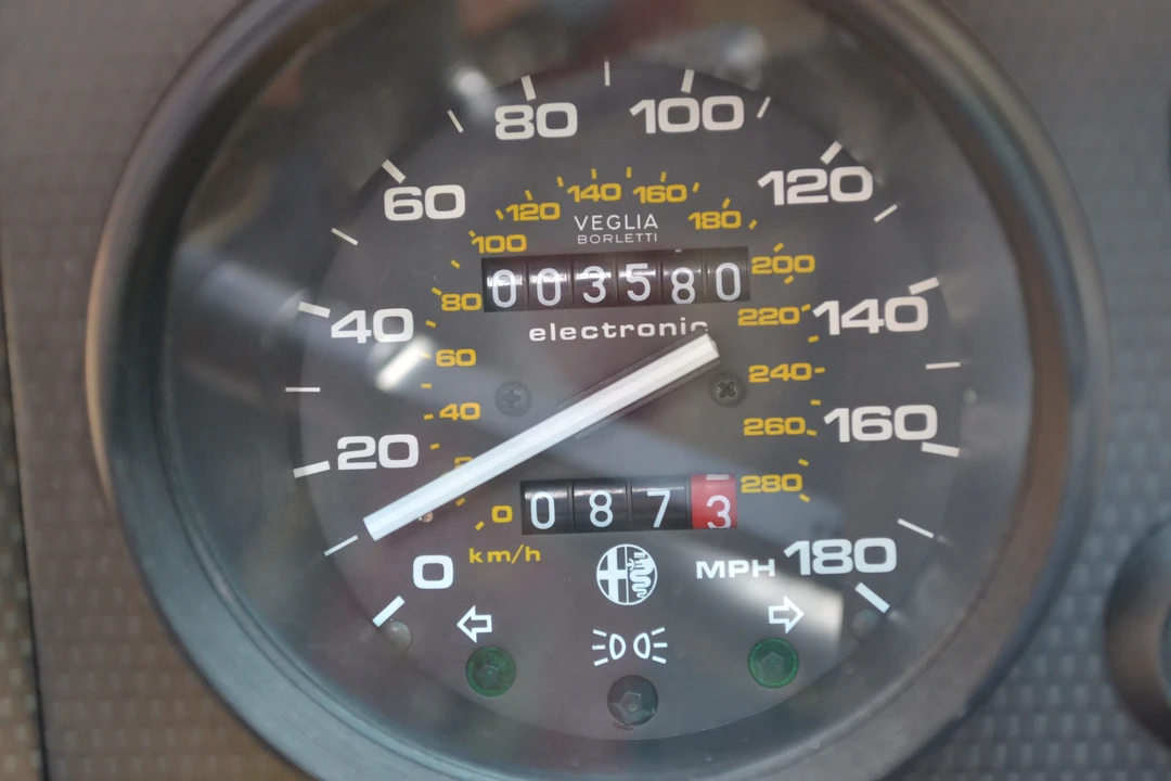 1990 Alfa Romeo SZ - Image 2 of 8