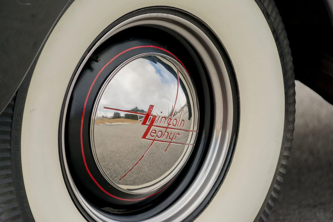 1939 Lincoln Zephyr - Image 13 of 31