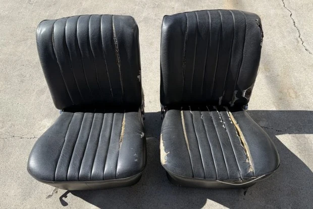 Parts & Memorabilia Seats & Interior - Image 2 of 6