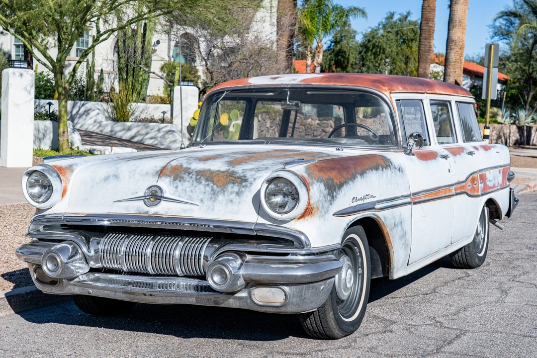 1957 Pontiac Chieftain - Image 2 of 31