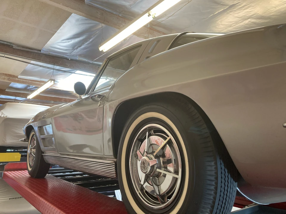 1963 Chevrolet Corvette C2 - Image 28 of 31