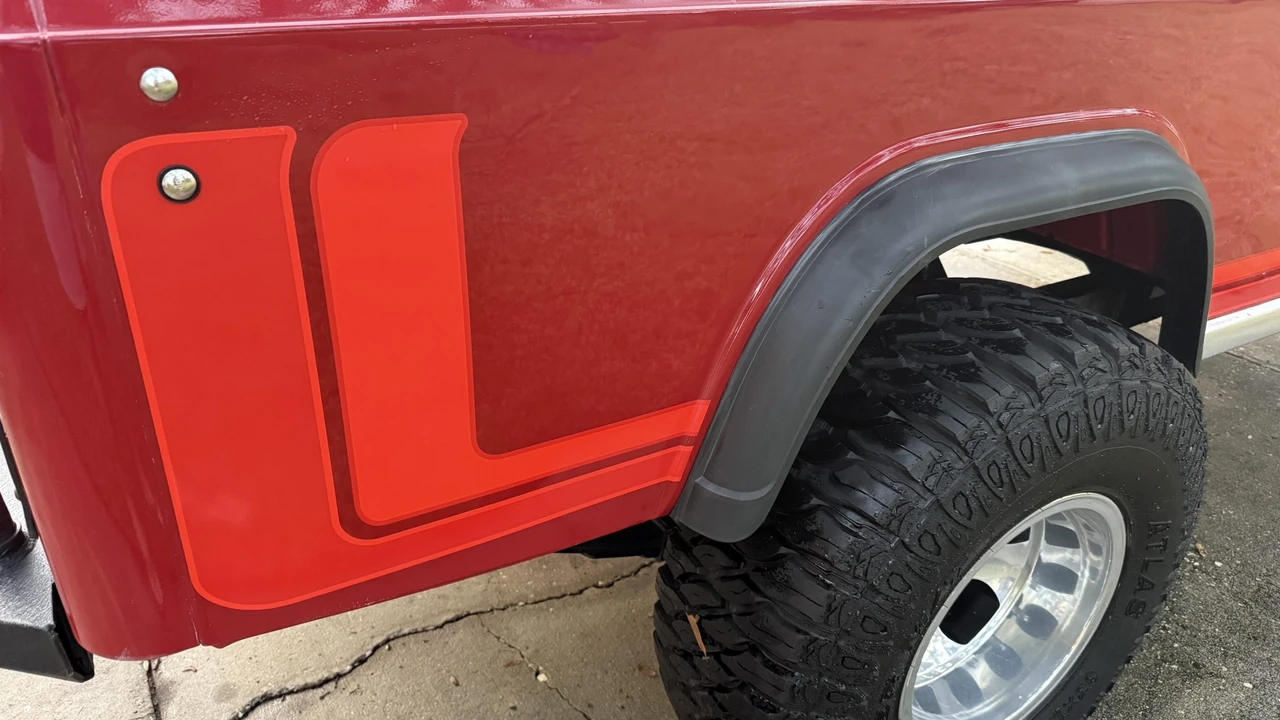 1982 Jeep CJ8 Scrambler - Image 24 of 31