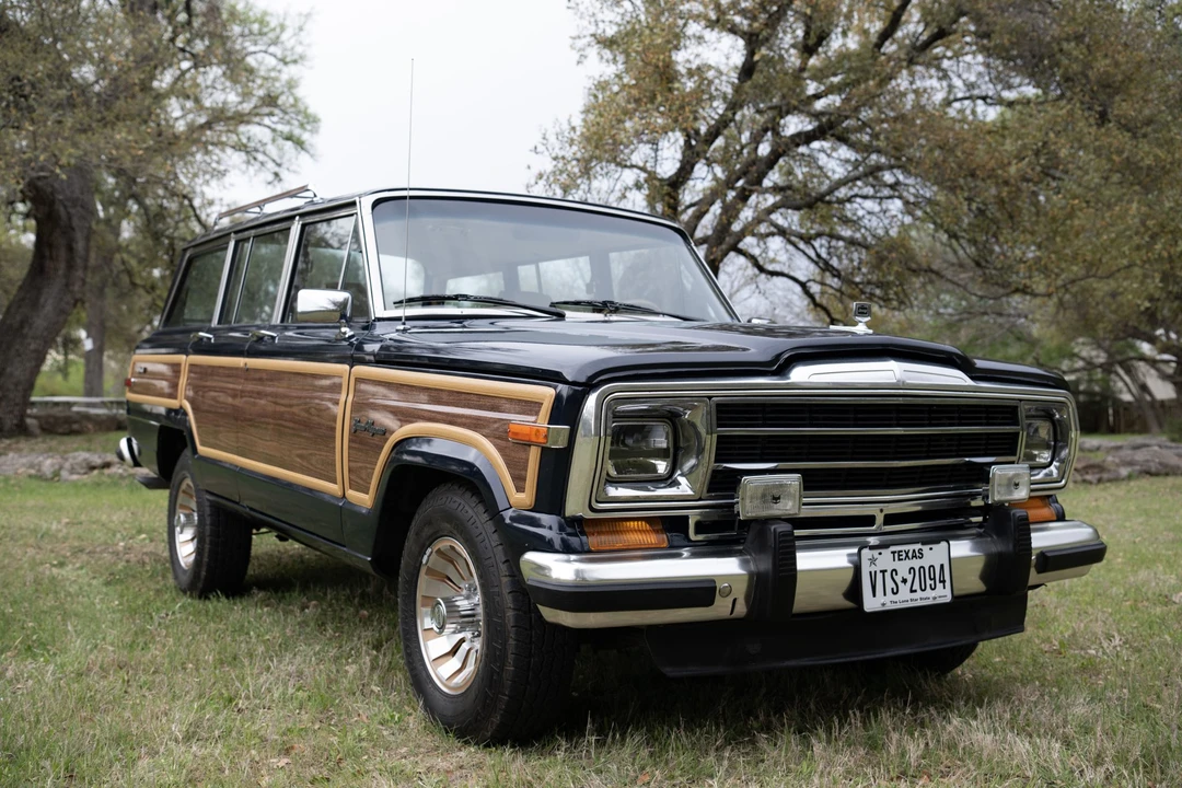 1987 Jeep SJ Grand Wagoneer - Image 5 of 31