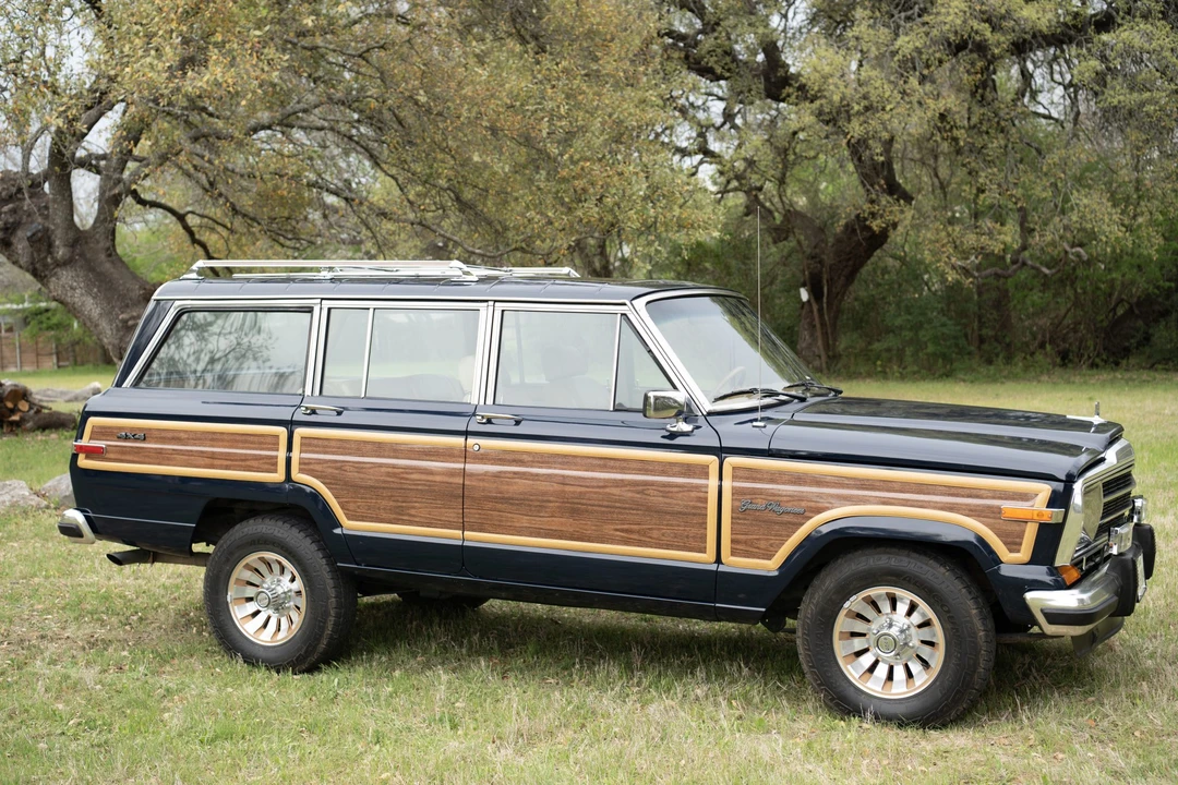 1987 Jeep SJ Grand Wagoneer - Image 6 of 31