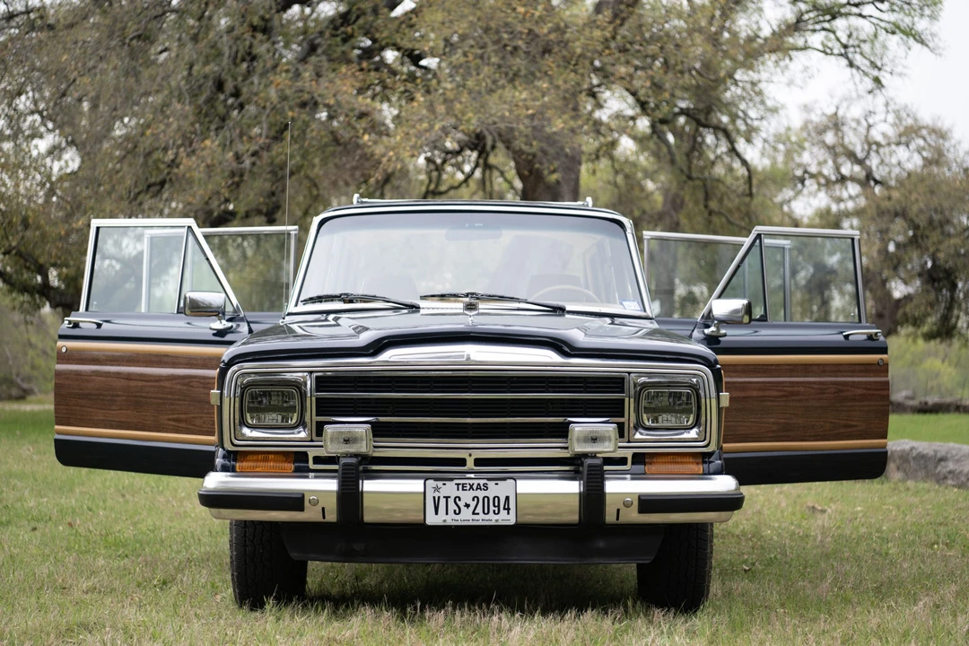 1987 Jeep SJ Grand Wagoneer - Image 15 of 31