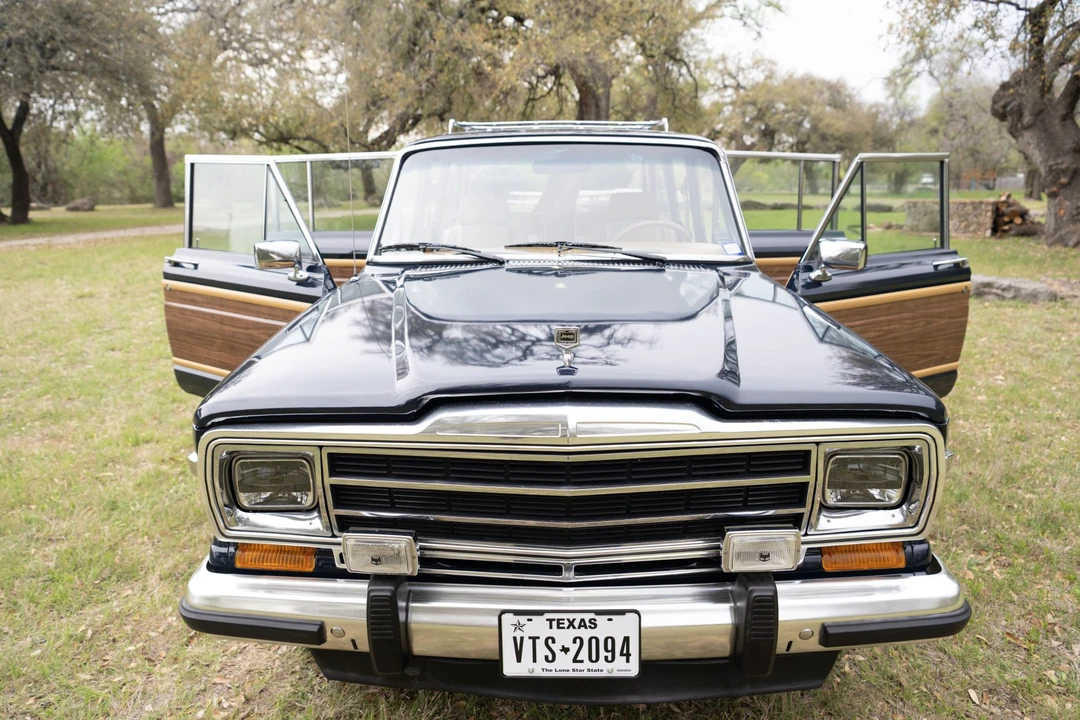 1987 Jeep SJ Grand Wagoneer - Image 14 of 31