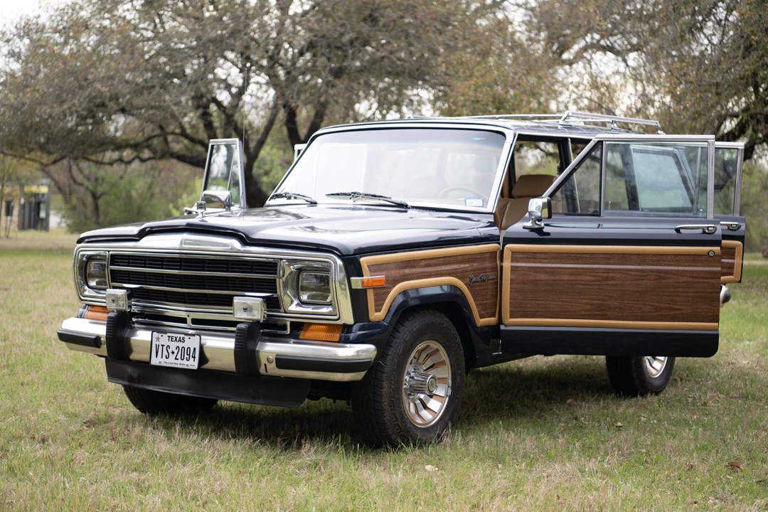1987 Jeep SJ Grand Wagoneer - Image 13 of 31