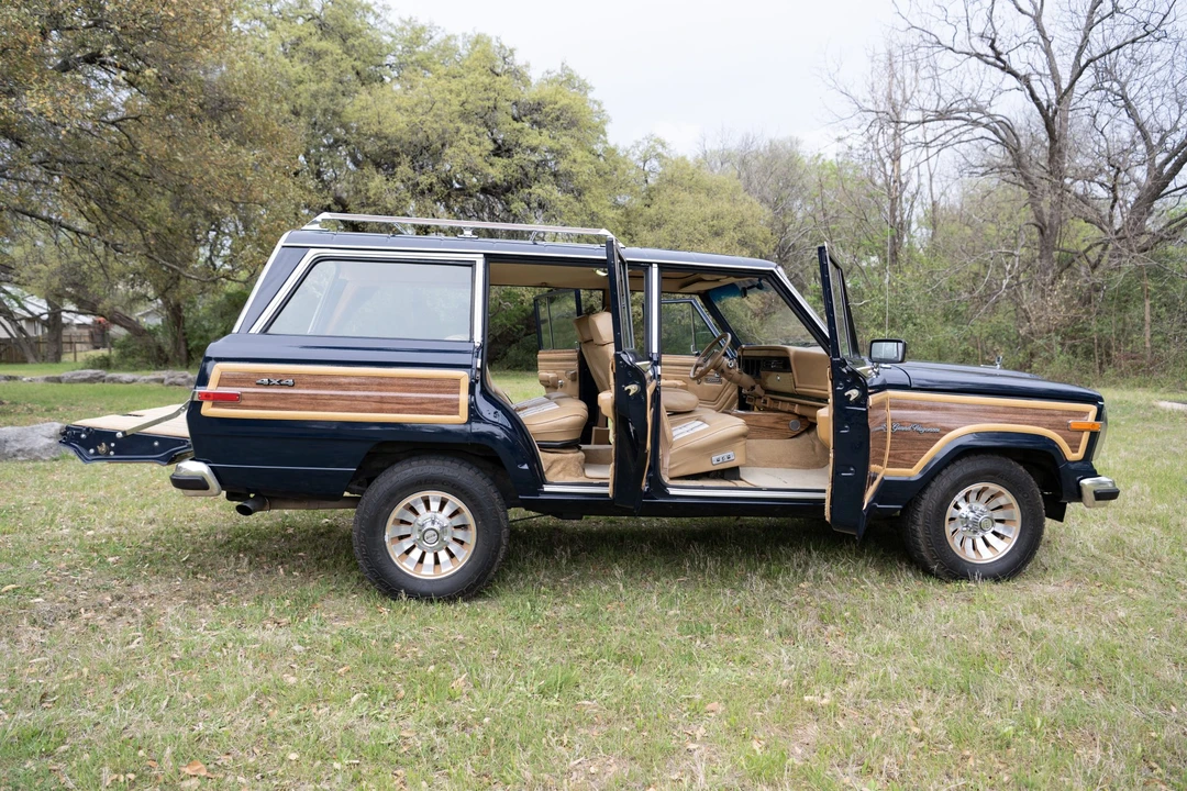 1987 Jeep SJ Grand Wagoneer - Image 16 of 31