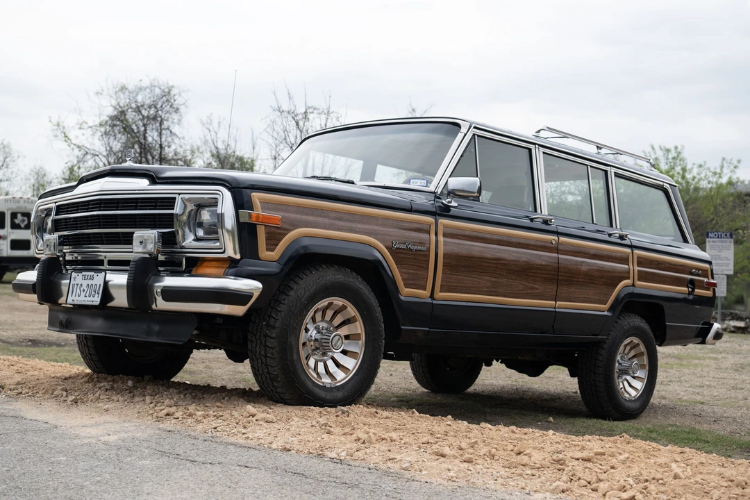 1987 Jeep SJ Grand Wagoneer - Image 25 of 31