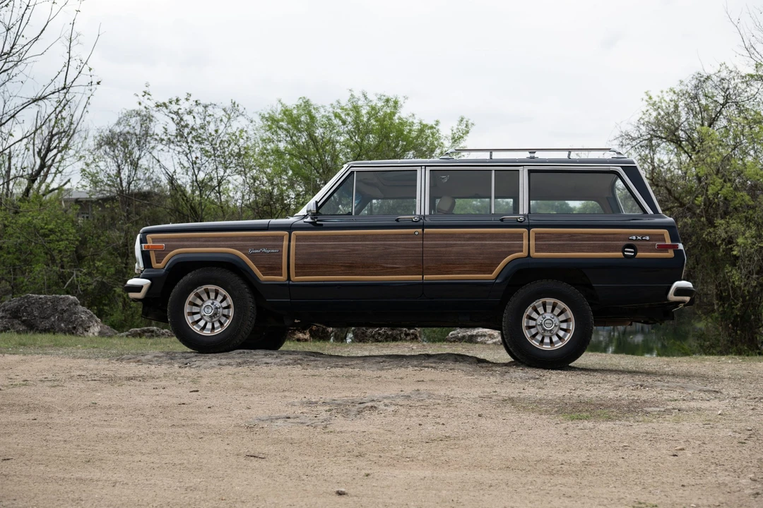 1987 Jeep SJ Grand Wagoneer - Image 21 of 31