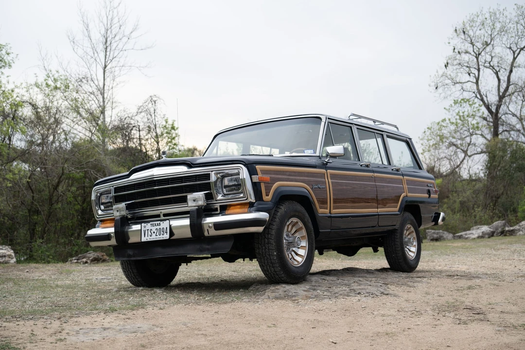 1987 Jeep SJ Grand Wagoneer - Image 24 of 31