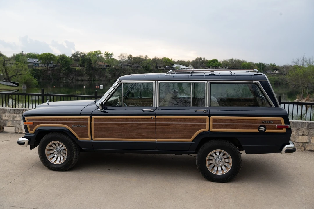1987 Jeep SJ Grand Wagoneer - Image 20 of 31