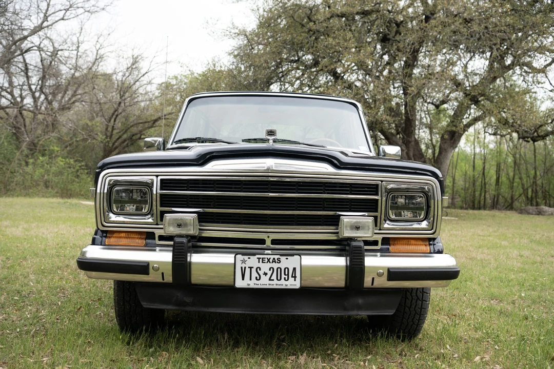 1987 Jeep SJ Grand Wagoneer - Image 4 of 31