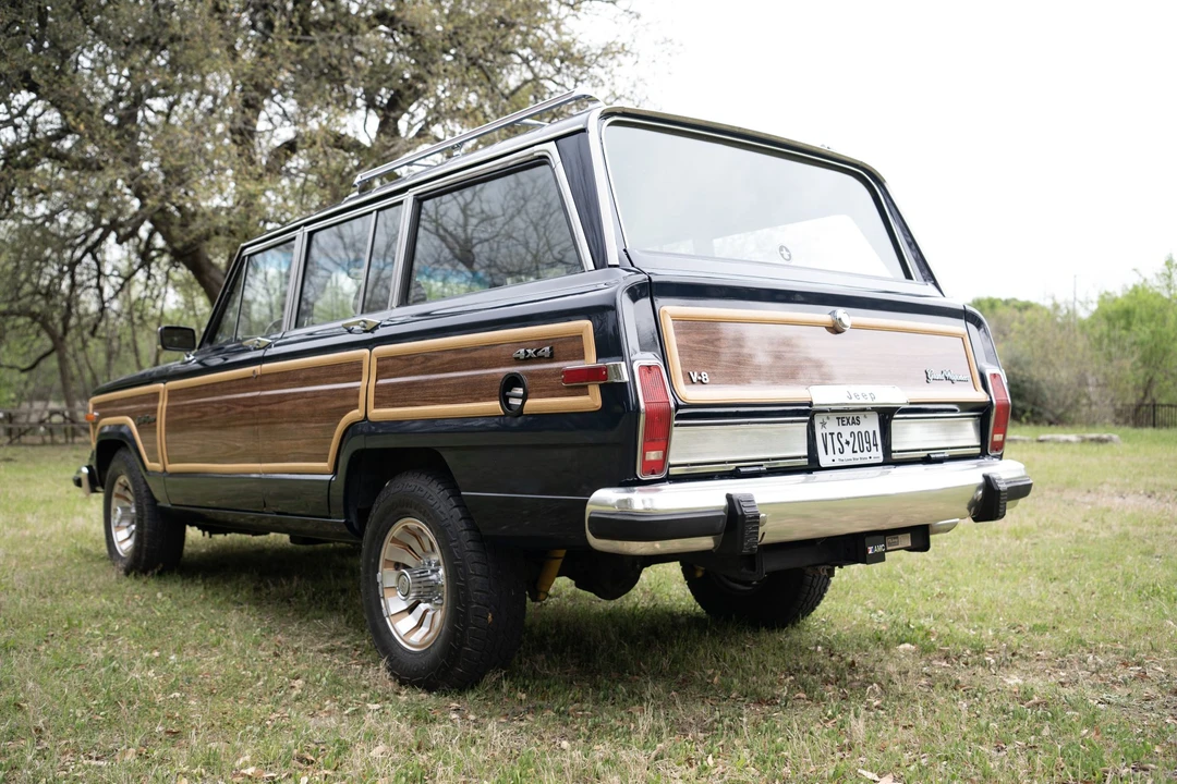 1987 Jeep SJ Grand Wagoneer - Image 11 of 31