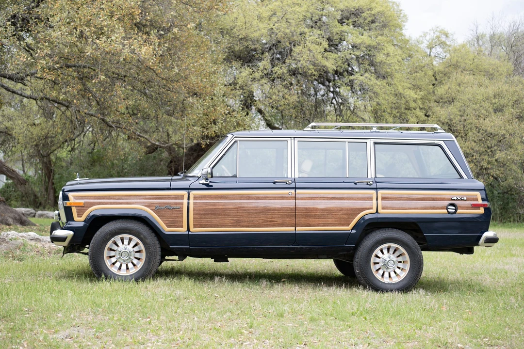 1987 Jeep SJ Grand Wagoneer - Image 12 of 31