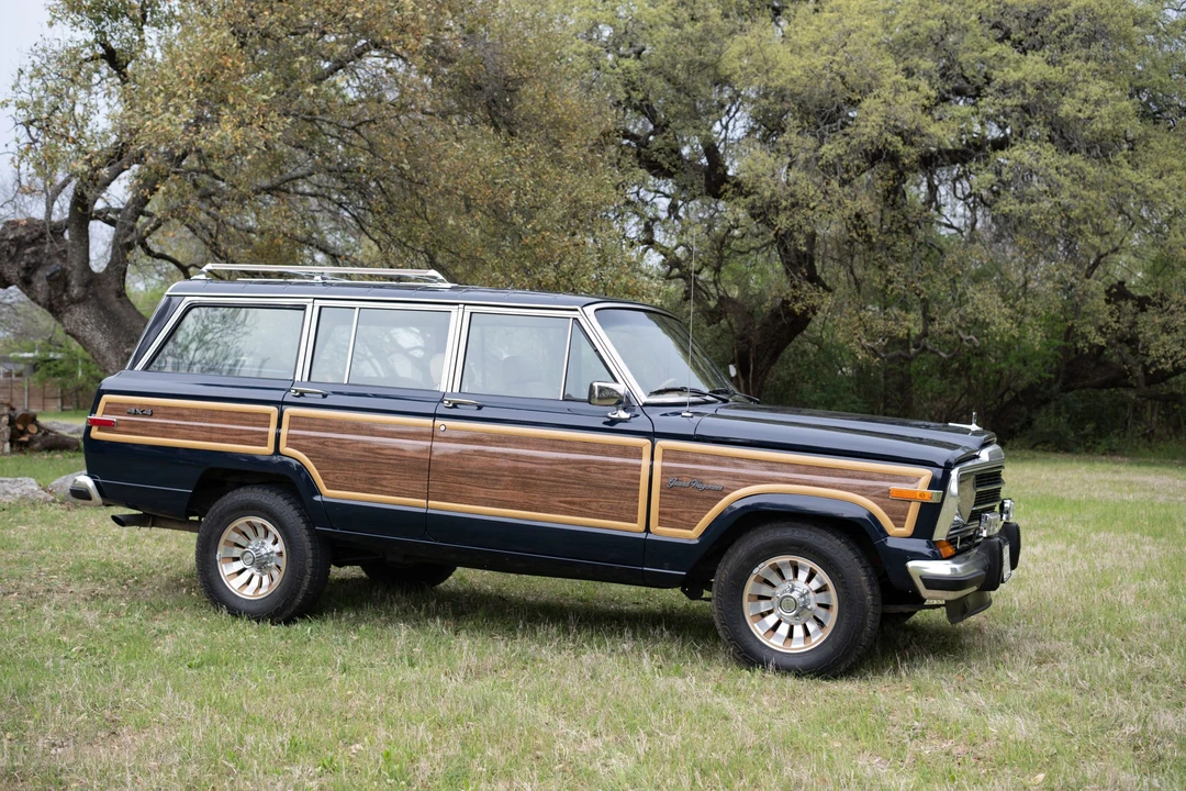 1987 Jeep SJ Grand Wagoneer - Image 7 of 31