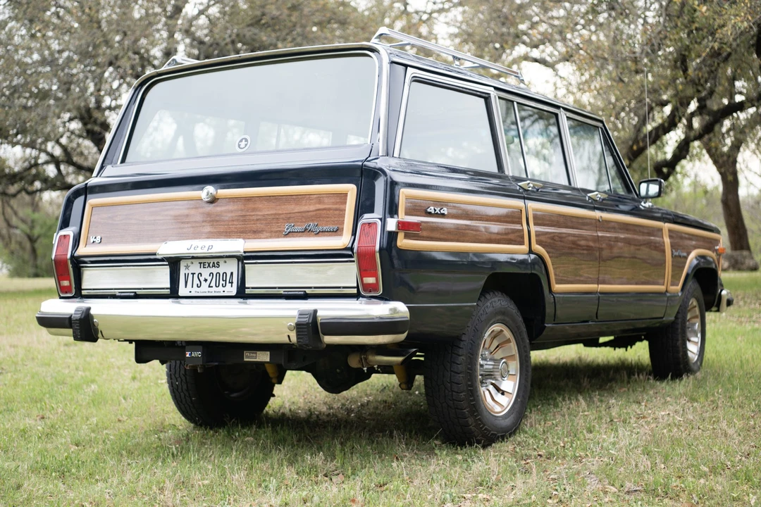 1987 Jeep SJ Grand Wagoneer - Image 8 of 31