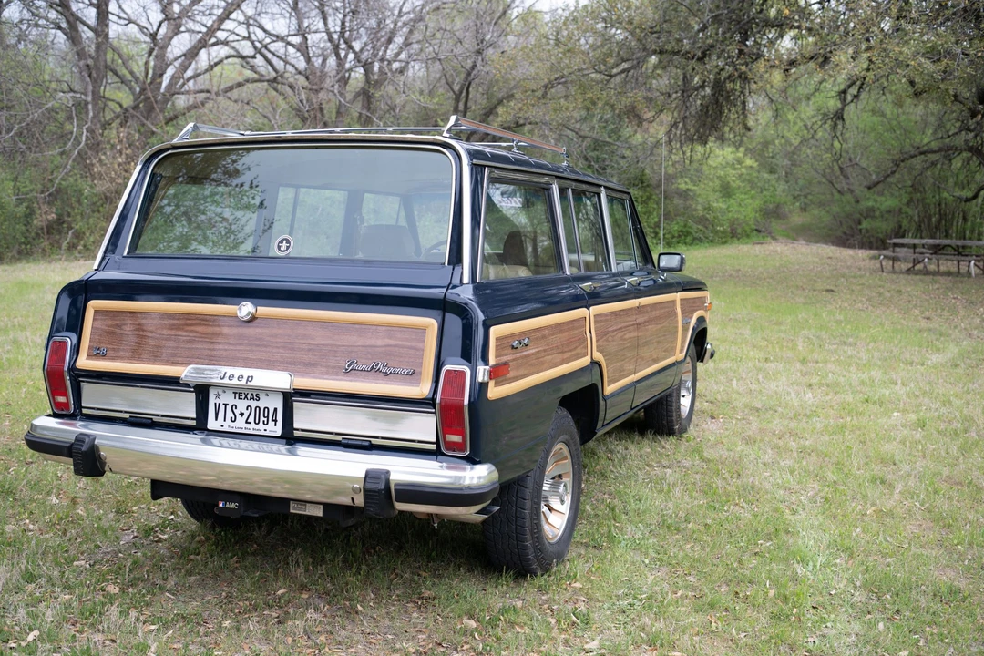 1987 Jeep SJ Grand Wagoneer - Image 9 of 31