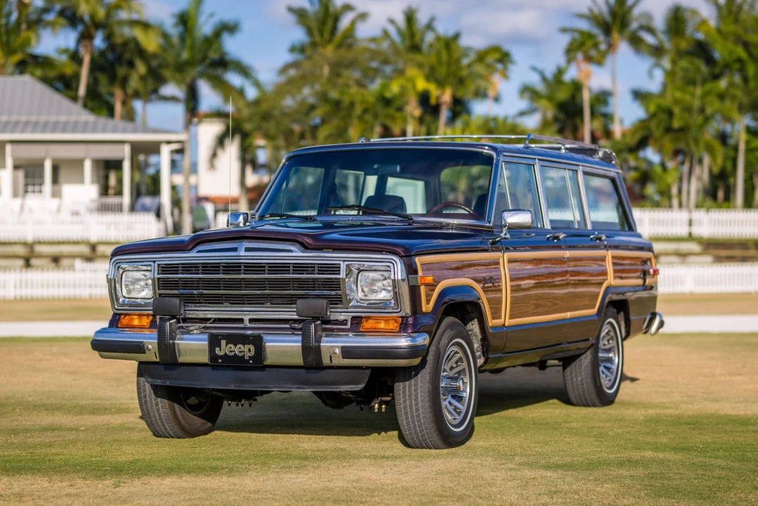 1990 Jeep SJ Grand Wagoneer - Image 5 of 31