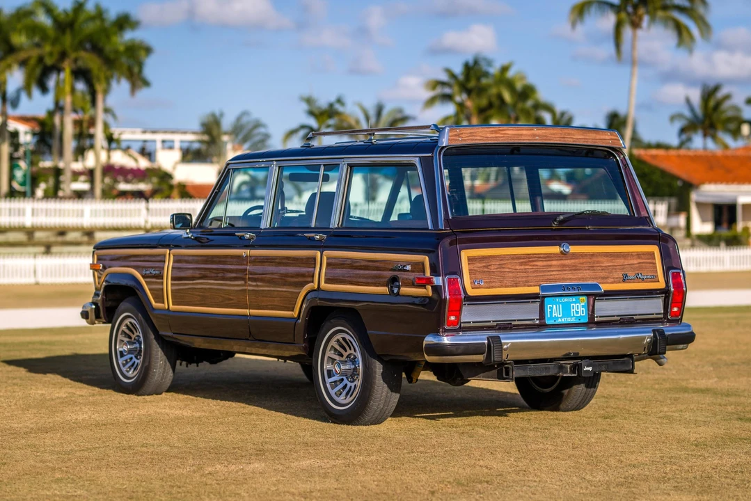 1990 Jeep SJ Grand Wagoneer - Image 12 of 31